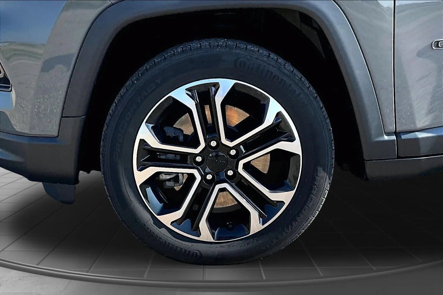 Used 2023 Jeep Compass Limited AWD/4WD image 32