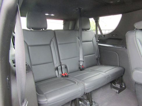 Used 2021 GMC Yukon XL Denali w/ Denali Premium Package AWD/4WD image 15