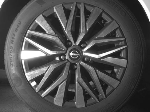 Used 2025 Nissan Altima 2.5 SV FWD image 18