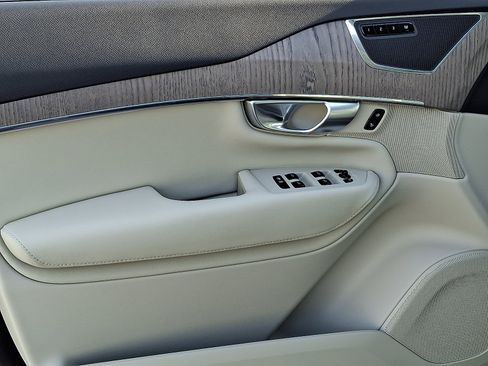 Certified 2024 Volvo XC90 B6 Plus image 13