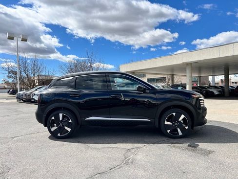 New 2025 Nissan Kicks SR image 4