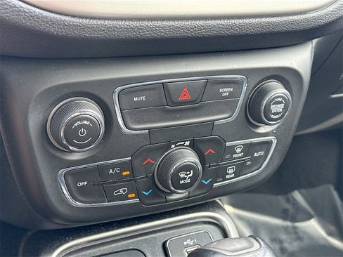 Used 2021 Jeep Compass 80th Special Edition image 16