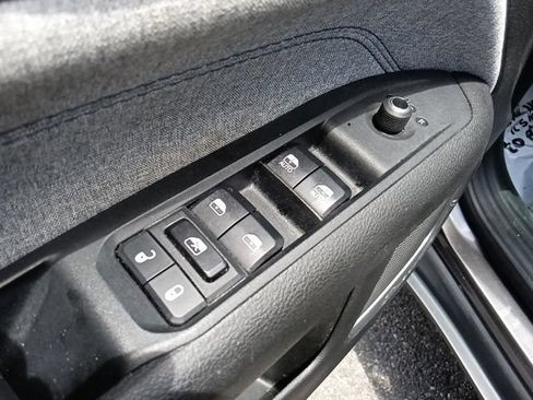 Used 2024 Jeep Compass Latitude AWD/4WD image 12