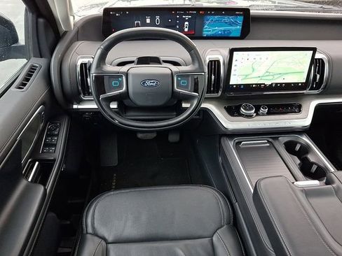 Used 2025 Ford Expedition Platinum AWD/4WD image 11