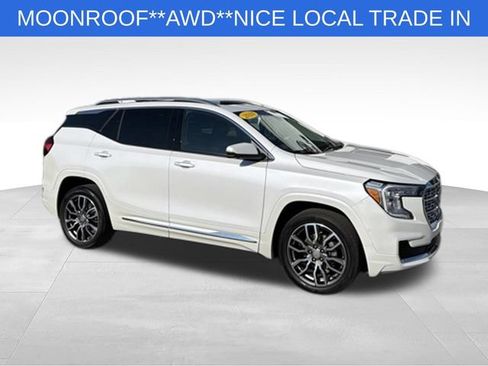 Used 2024 GMC Terrain Denali w/ Denali Premium Package AWD/4WD image 1