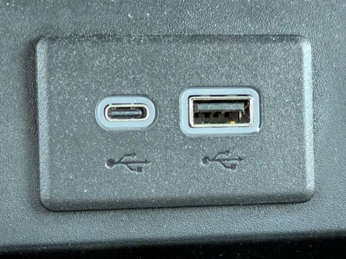 Certified 2023 Chevrolet Suburban Z71 w/ Luxury Package image 30