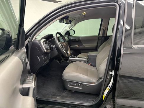 Used 2023 Toyota Tacoma SR5 w/ Technology Package AWD/4WD image 9