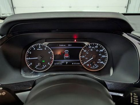 Used 2025 Nissan Pathfinder SV image 16