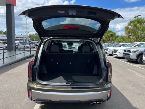 Used 2025 Kia Telluride EX w/ EX Captain's Chair Package FWD image 19
