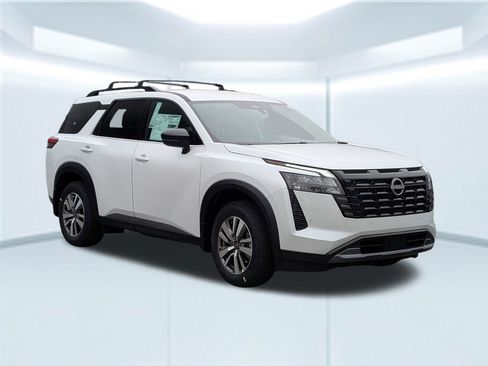 New 2026 Nissan Pathfinder SL image 8