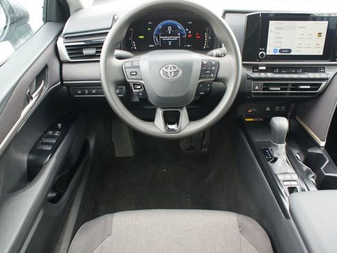 Used 2026 Toyota Camry LE image 5