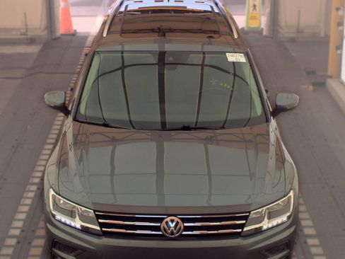 Used 2021 Volkswagen Tiguan SEL FWD image 3