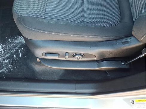 Used 2023 Chevrolet Traverse LT w/ Rear Camera Mirror Package image 18