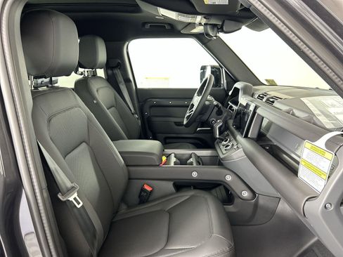 New 2025 Land Rover Defender 110 S image 33