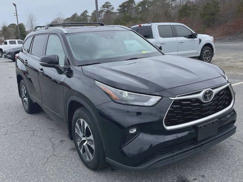 Used 2022 Toyota Highlander XLE image 4