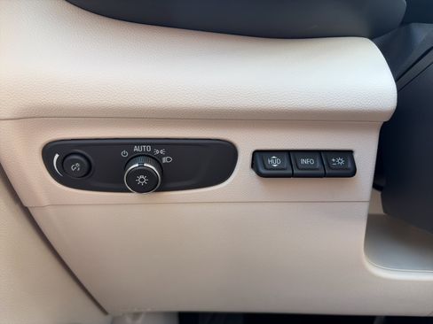 Used 2023 Buick Envision Avenir AWD/4WD image 17