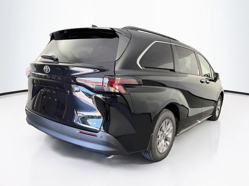 New 2026 Toyota Sienna XLE FWD image 9