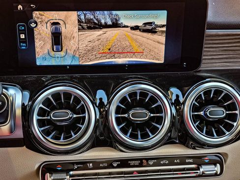 New 2026 Mercedes-Benz GLB 250 4MATIC image 17