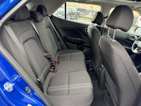 Used 2025 Hyundai Venue SEL image 18