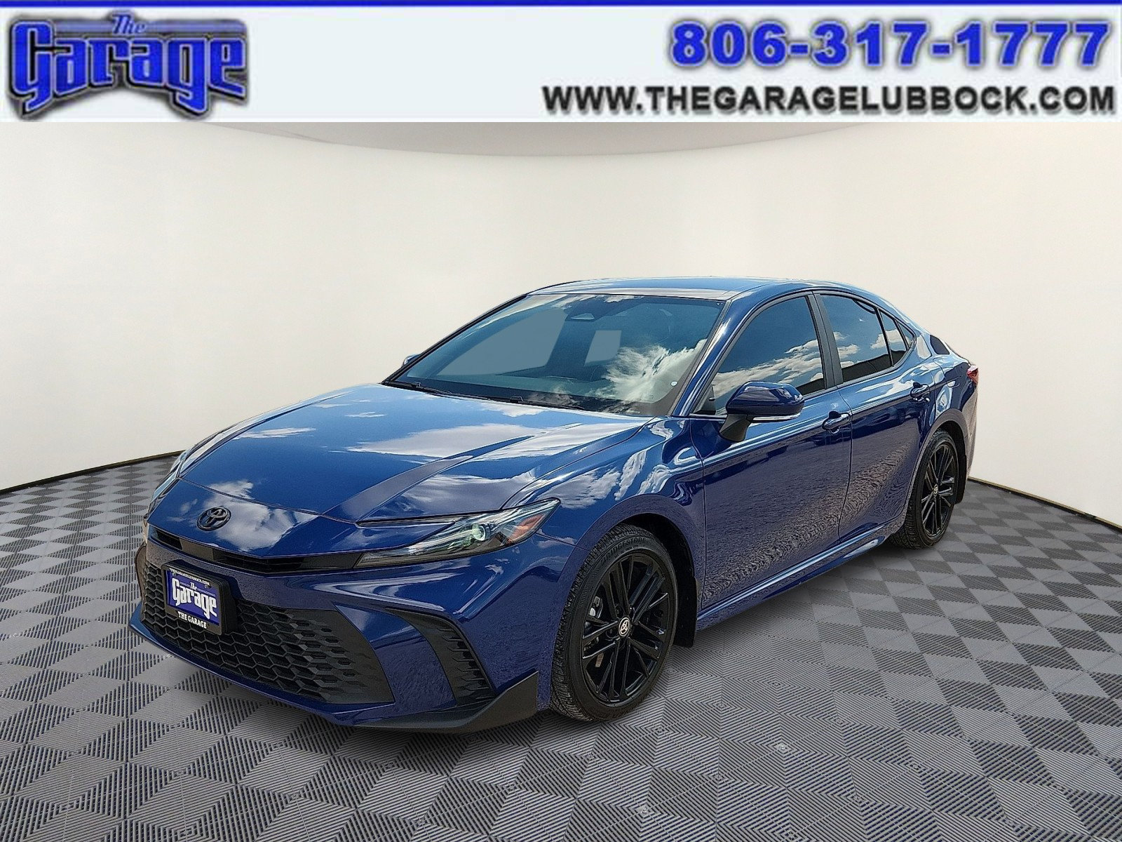 Used 2025 Toyota Camry SE w/ Convenience Package FWD image 1