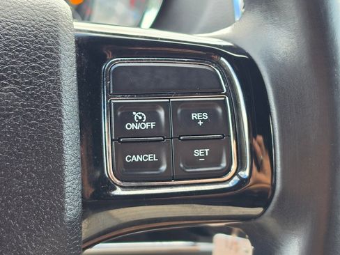 Used 2016 Dodge Grand Caravan SE FWD image 38