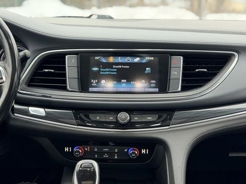 Used 2019 Buick Enclave Essence image 24