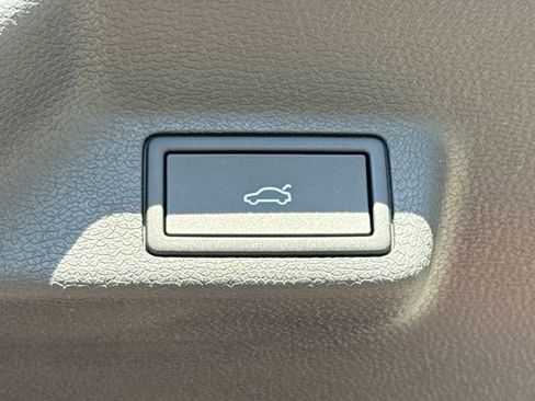 New 2025 Volkswagen ID. Buzz Pro S image 14