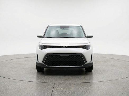 Used 2025 Kia Soul LX w/ LX Technology Package FWD image 2