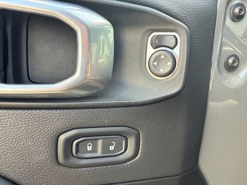 Used 2022 Jeep Wrangler Unlimited Sahara AWD/4WD image 14