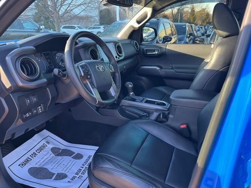 Used 2020 Toyota Tacoma TRD Off-Road w/ TRD Premium Off Road Package image 7