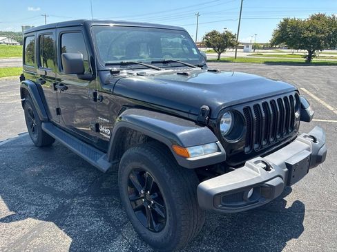 Used 2020 Jeep Wrangler Unlimited Sahara w/ Dual Top Group AWD/4WD image 3