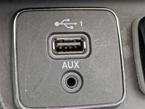 Used 2023 Jeep Cherokee Altitude Lux image 25