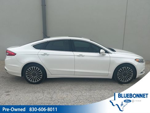 Used 2017 Ford Fusion SE w/ Fusion SE Technology Package FWD image 1