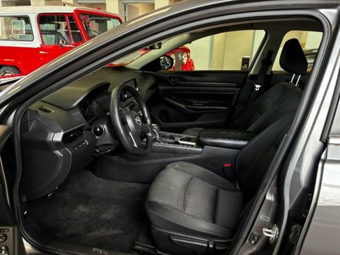 Used 2024 Nissan Altima 2.5 S FWD image 15