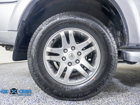 Used 2004 Toyota Sequoia Limited w/ Preferred Accessory Pkg AWD/4WD image 48