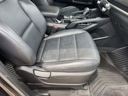 Used 2023 Kia Telluride LX image 11