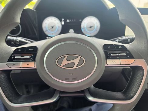 Used 2024 Hyundai Elantra SEL FWD image 16
