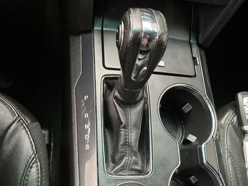 Used 2018 Ford Explorer XLT w/ Equipment Group 202A AWD/4WD image 26