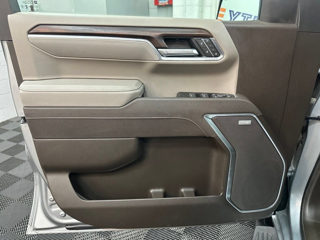 Used 2025 GMC Sierra 1500 SLT w/ SLT Premium Plus Package AWD/4WD image 17