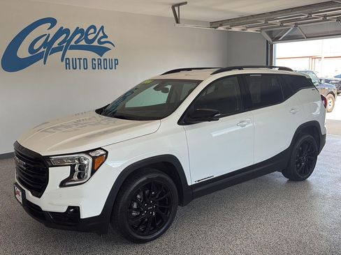 Used 2024 GMC Terrain SLT w/ Infotainment Package II AWD/4WD image 1