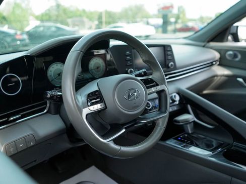 Used 2022 Hyundai Elantra SEL w/ Convenience Package image 6