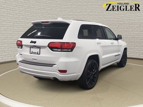 Used 2021 Jeep Grand Cherokee Laredo X AWD/4WD image 5