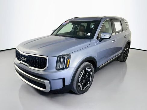 Used 2023 Kia Telluride EX w/ EX Captain's Chair Package AWD/4WD image 4