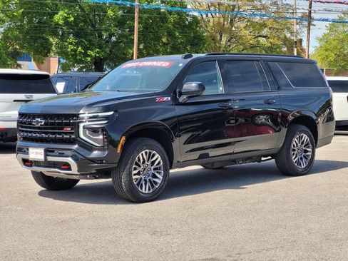 Used 2025 Chevrolet Suburban Z71 AWD/4WD image 4
