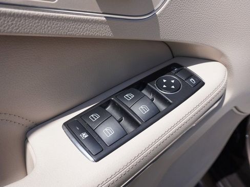 Used 2014 Mercedes-Benz E 350 4MATIC Sedan image 37