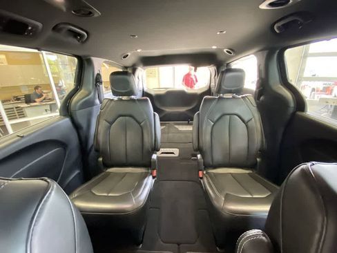 Used 2025 Chrysler Pacifica Select FWD image 31