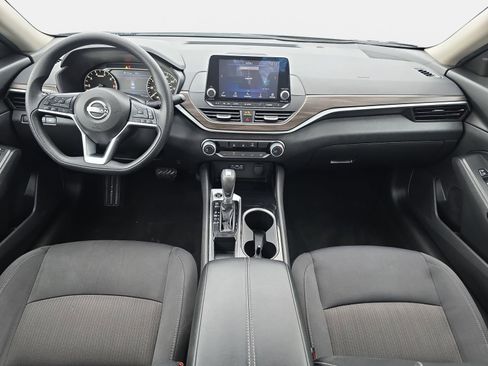 Used 2024 Nissan Altima 2.5 SV image 9