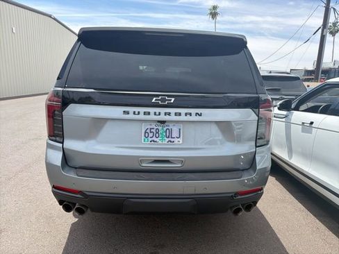 Used 2025 Chevrolet Suburban Z71 image 3