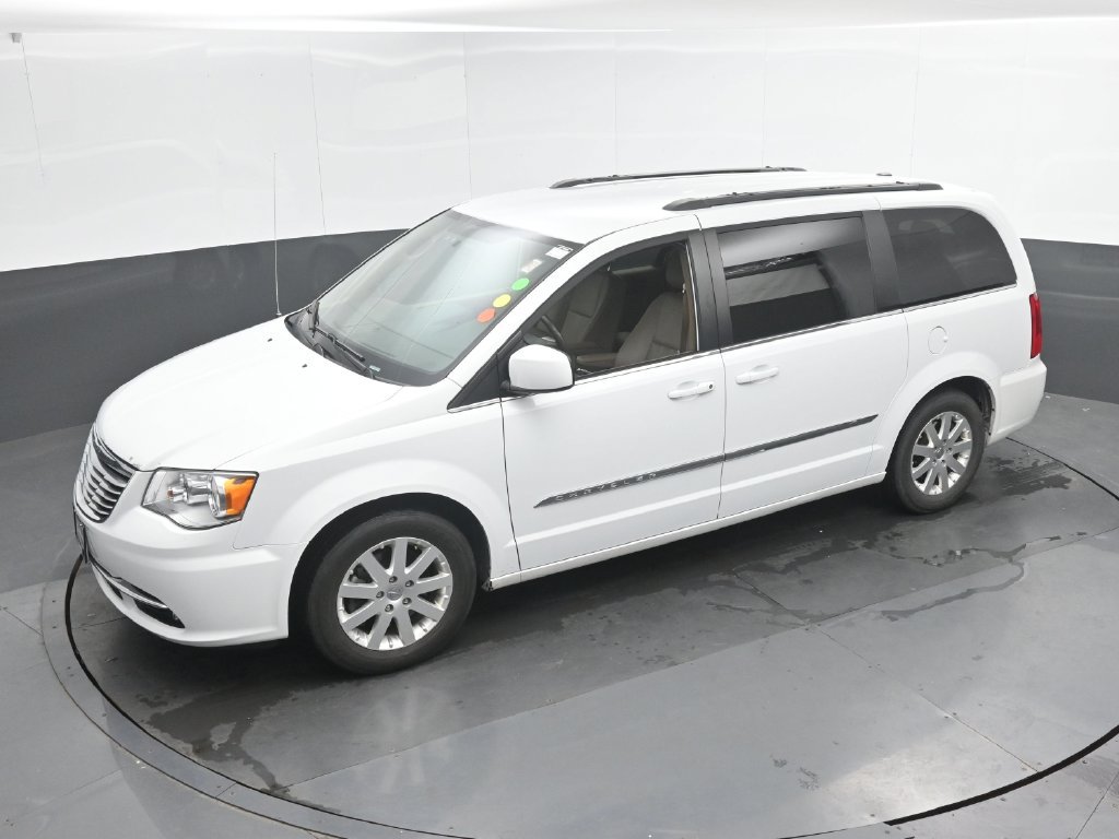 Used 2016 Chrysler Town & Country Touring FWD image 35