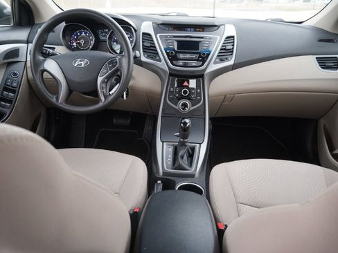 Used 2015 Hyundai Elantra SE image 21